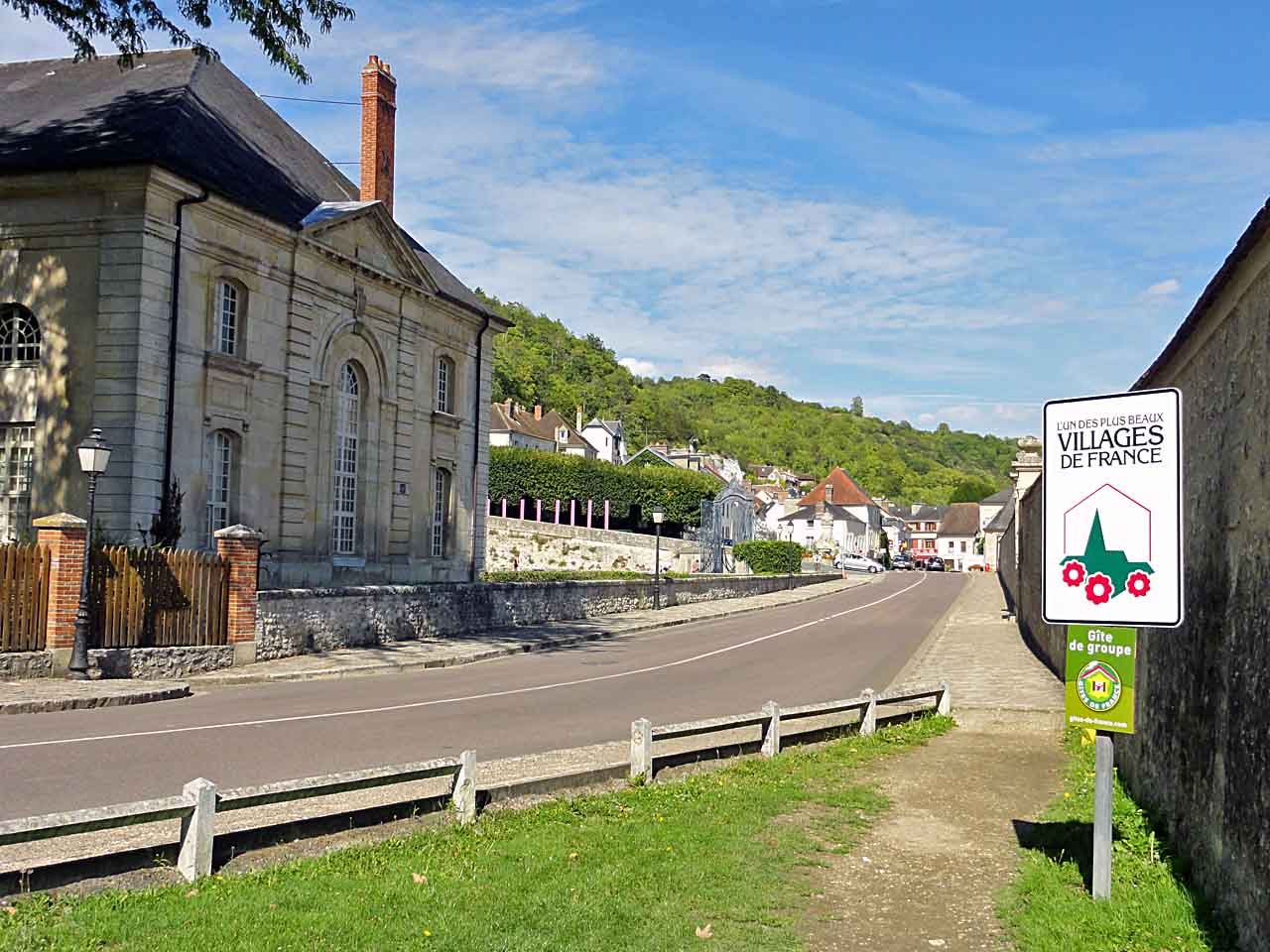 Entrée du village de La Roche-Guyon