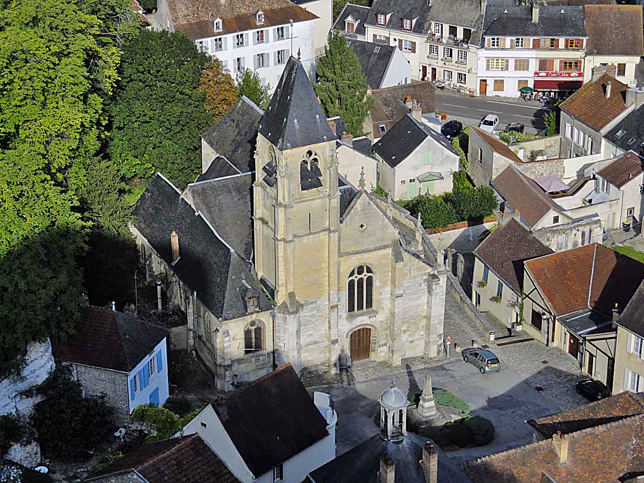 Eglise du village de La Roche-Guyon, vue du donjon