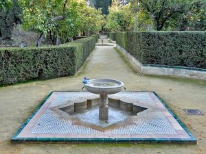 fontaine dans les jardins de l'Alcazar de Séville