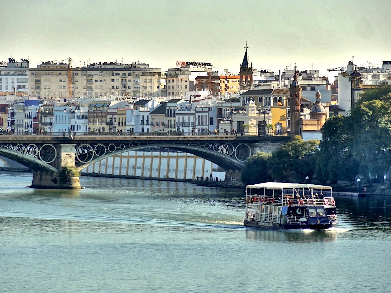 calle betis vue du Guadalquivir