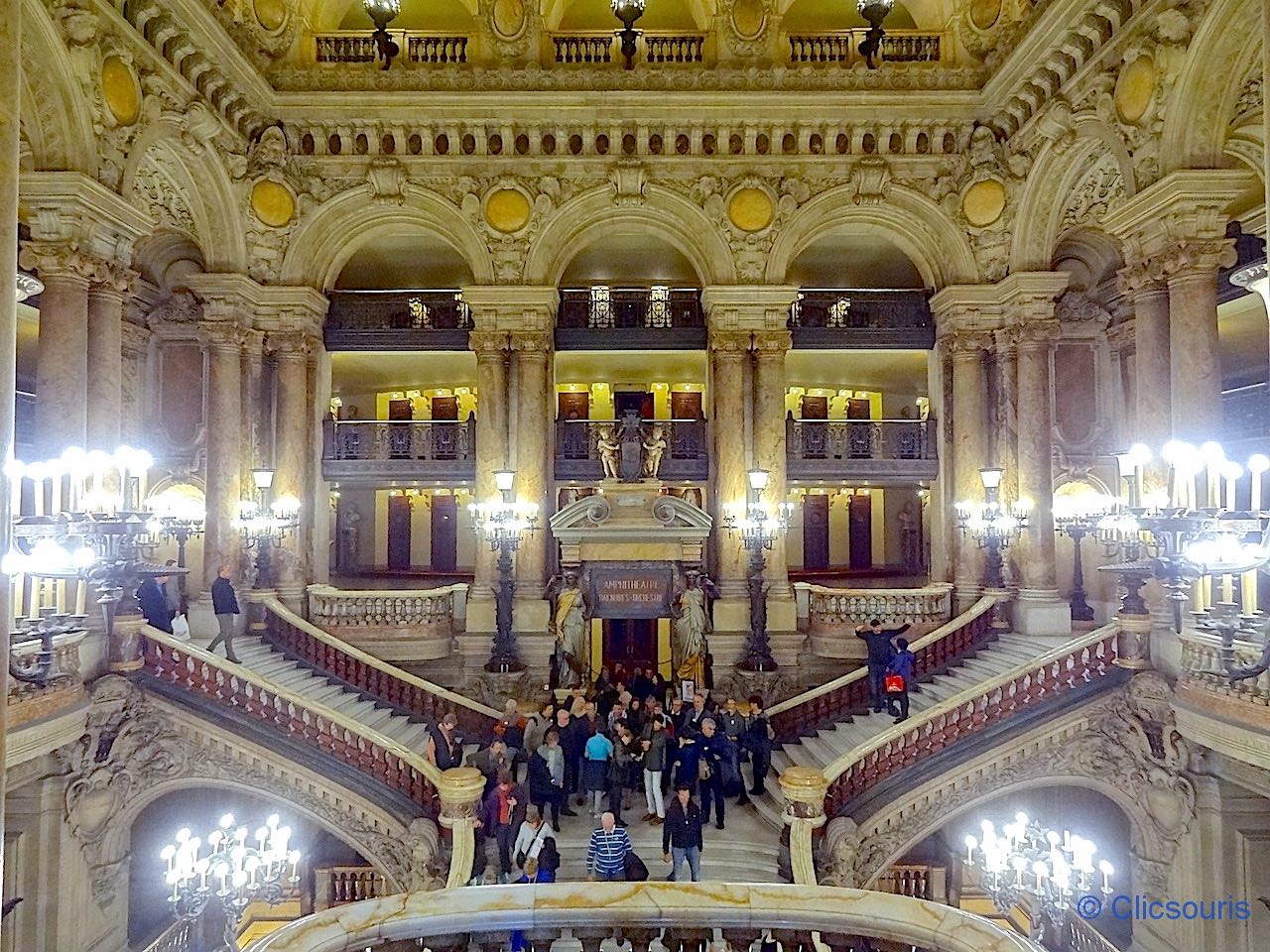 grand escalier de l'opéra Garnier