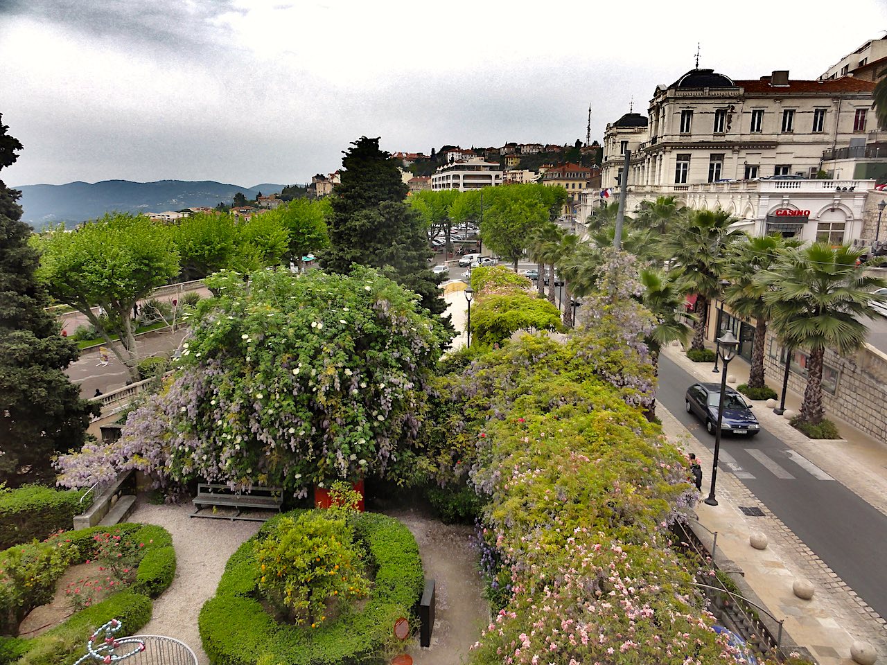 vue sur un jardin à Grasse