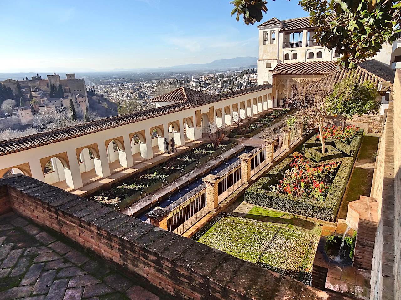 Patio du Generalife de Grenade