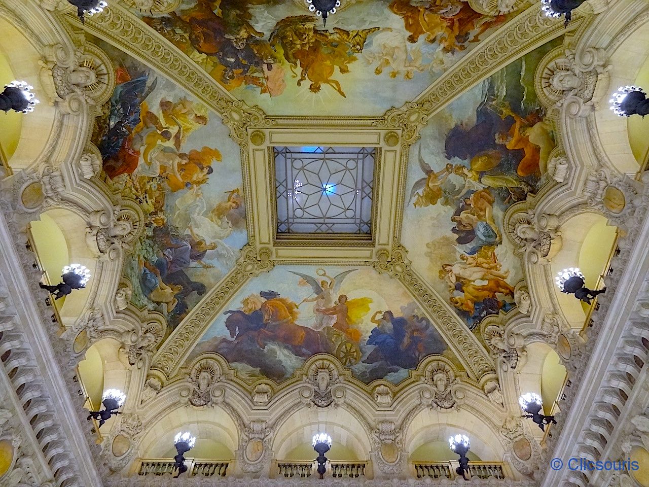 plafond du grand escalier de l'opéra Garnier