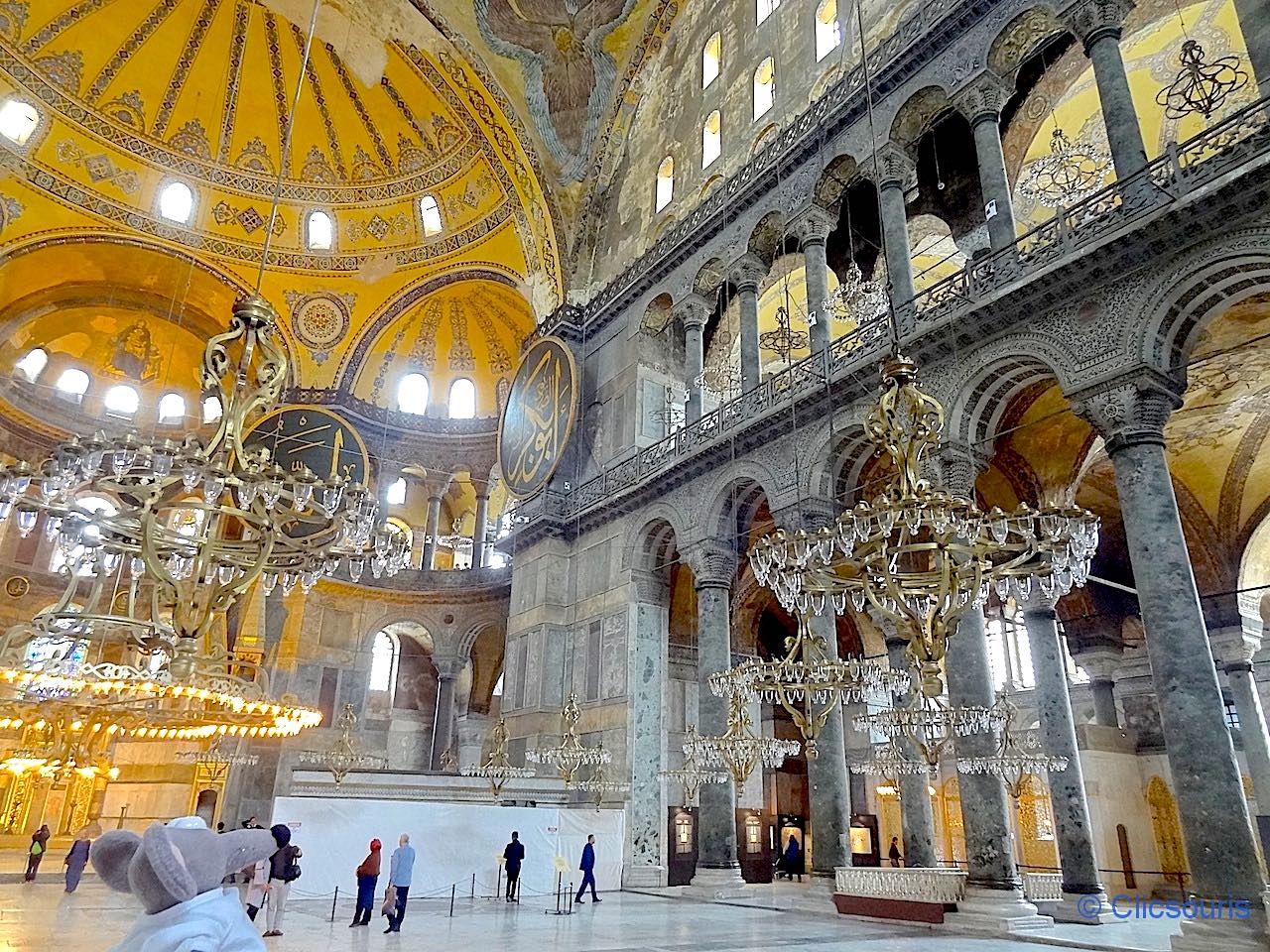 Intérieur de la basilique Sainte-Sophie à Istanbul