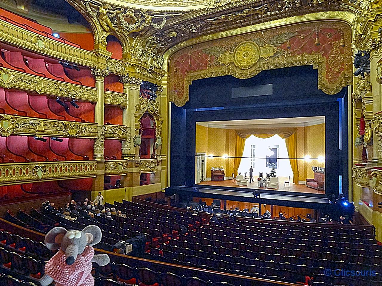 scène de l'opéra Garnier
