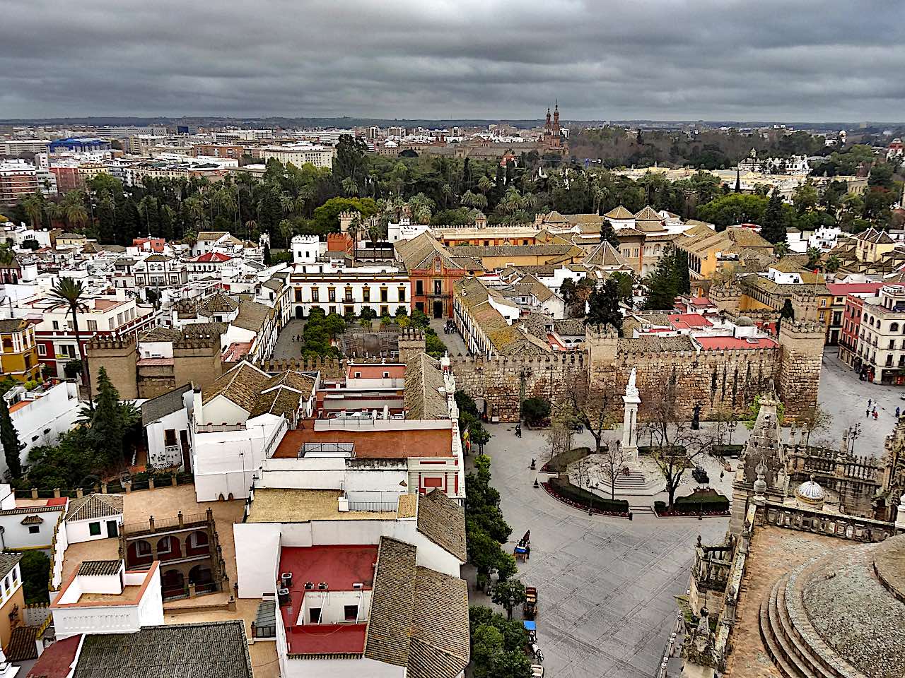 Vue de l'Alcazar de Séville depuis la Giralda