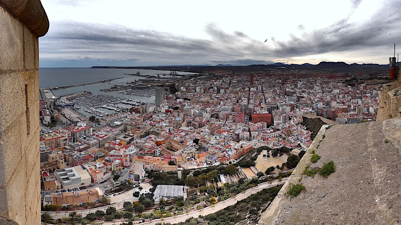 vue panoramique d'Alicante depuis le castillo Santa Barbara