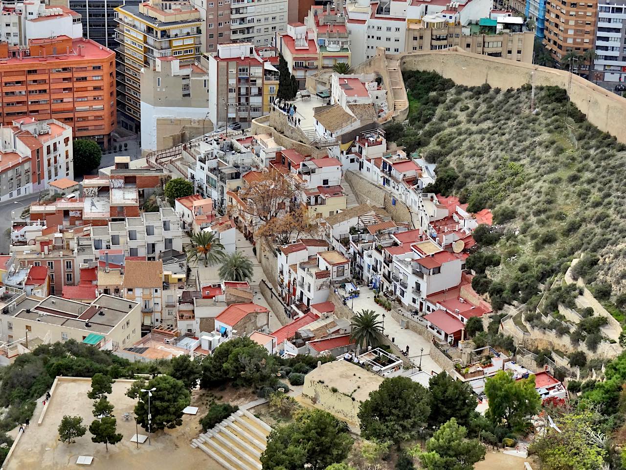 vue sur le quartier de Santa Cruz d'Alicante