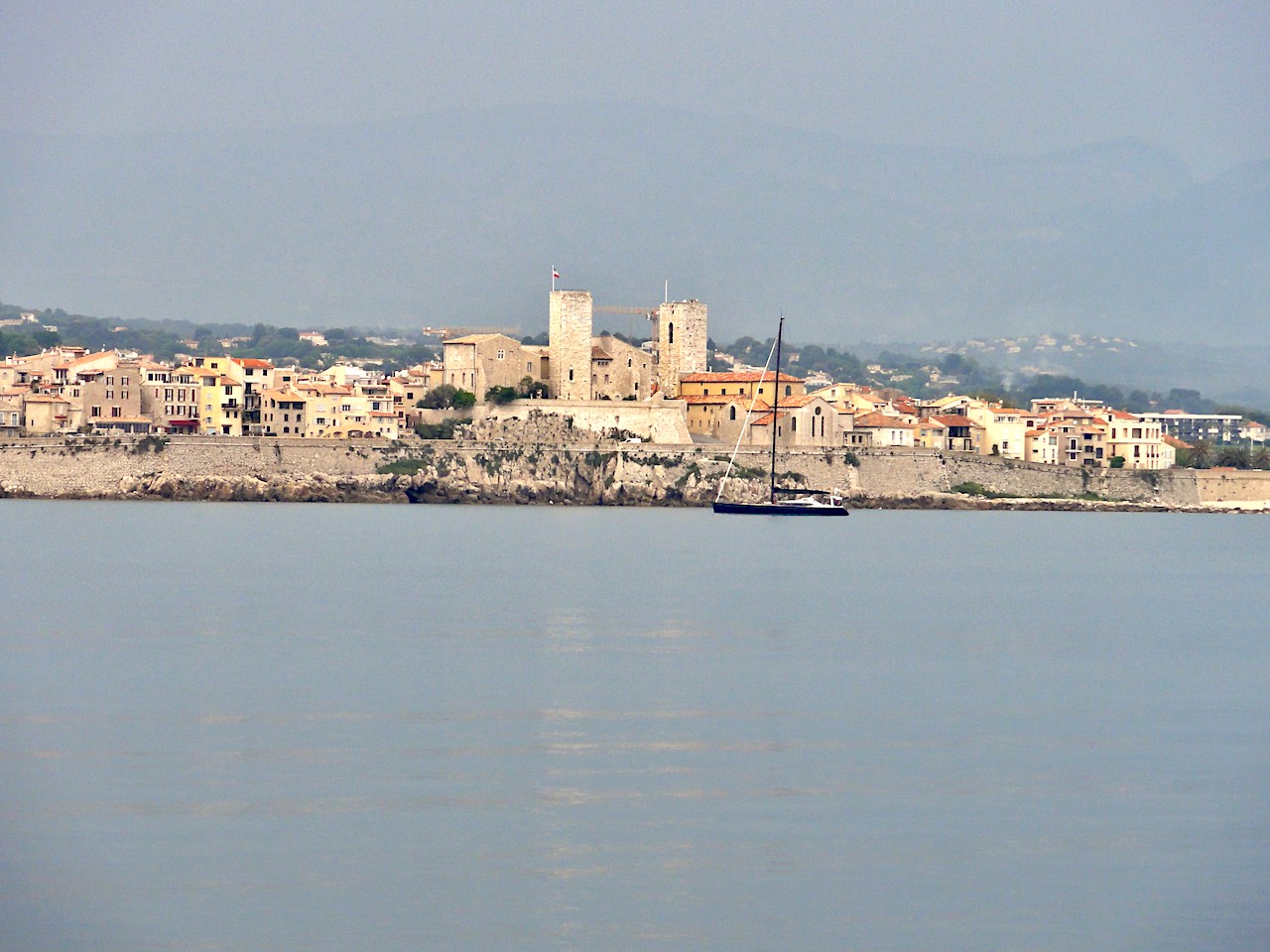 vue sur la vieille ville d'Antibes