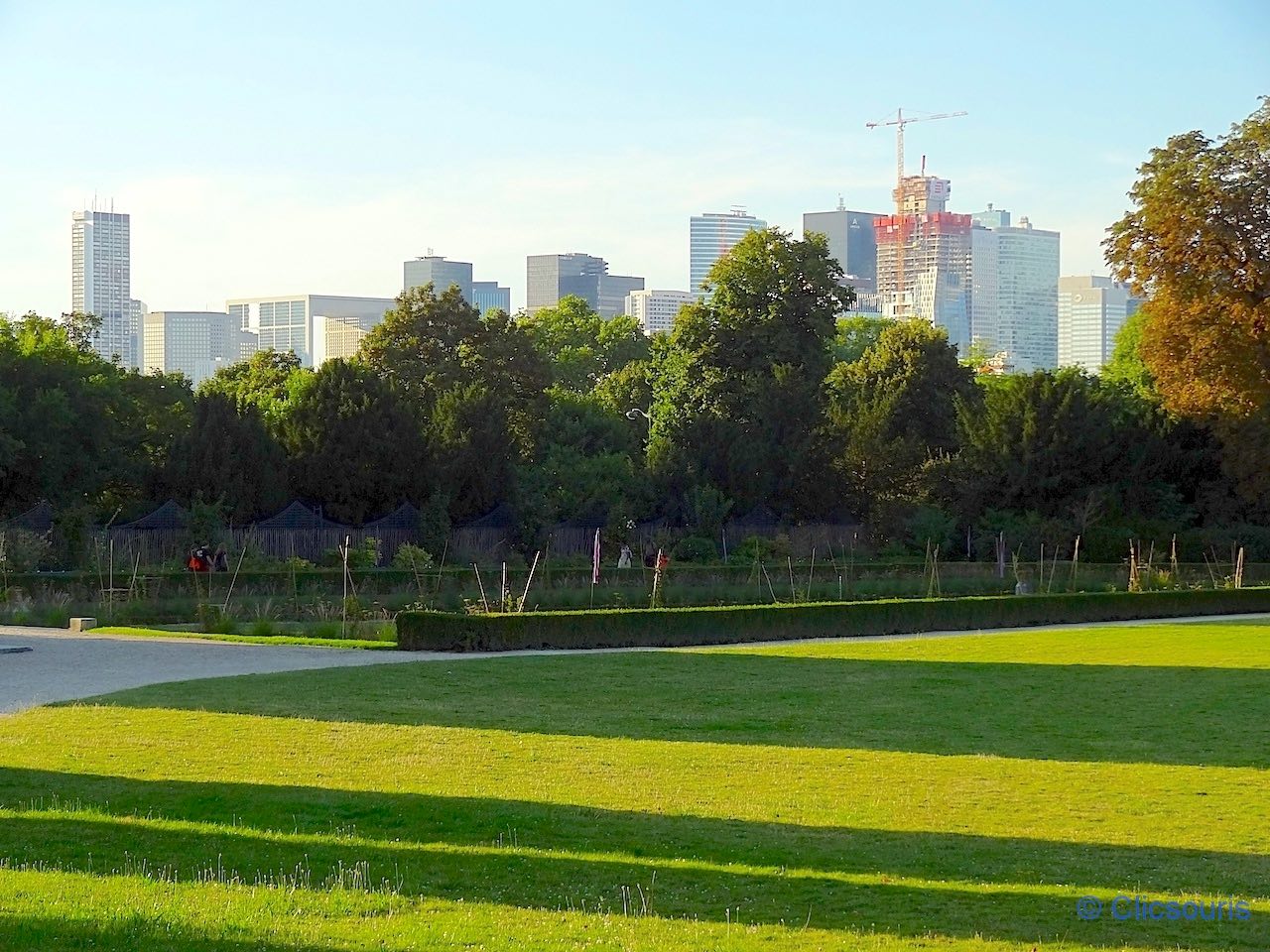 Parc de Bagatelle et tours de la Défense