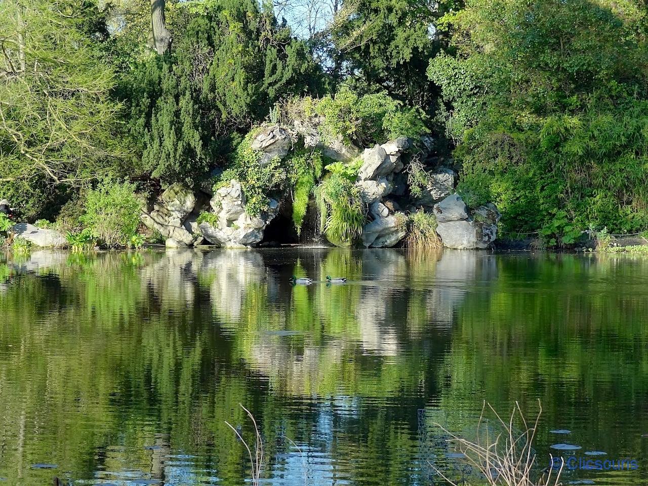 étang du parc de Bagatelle à Paris