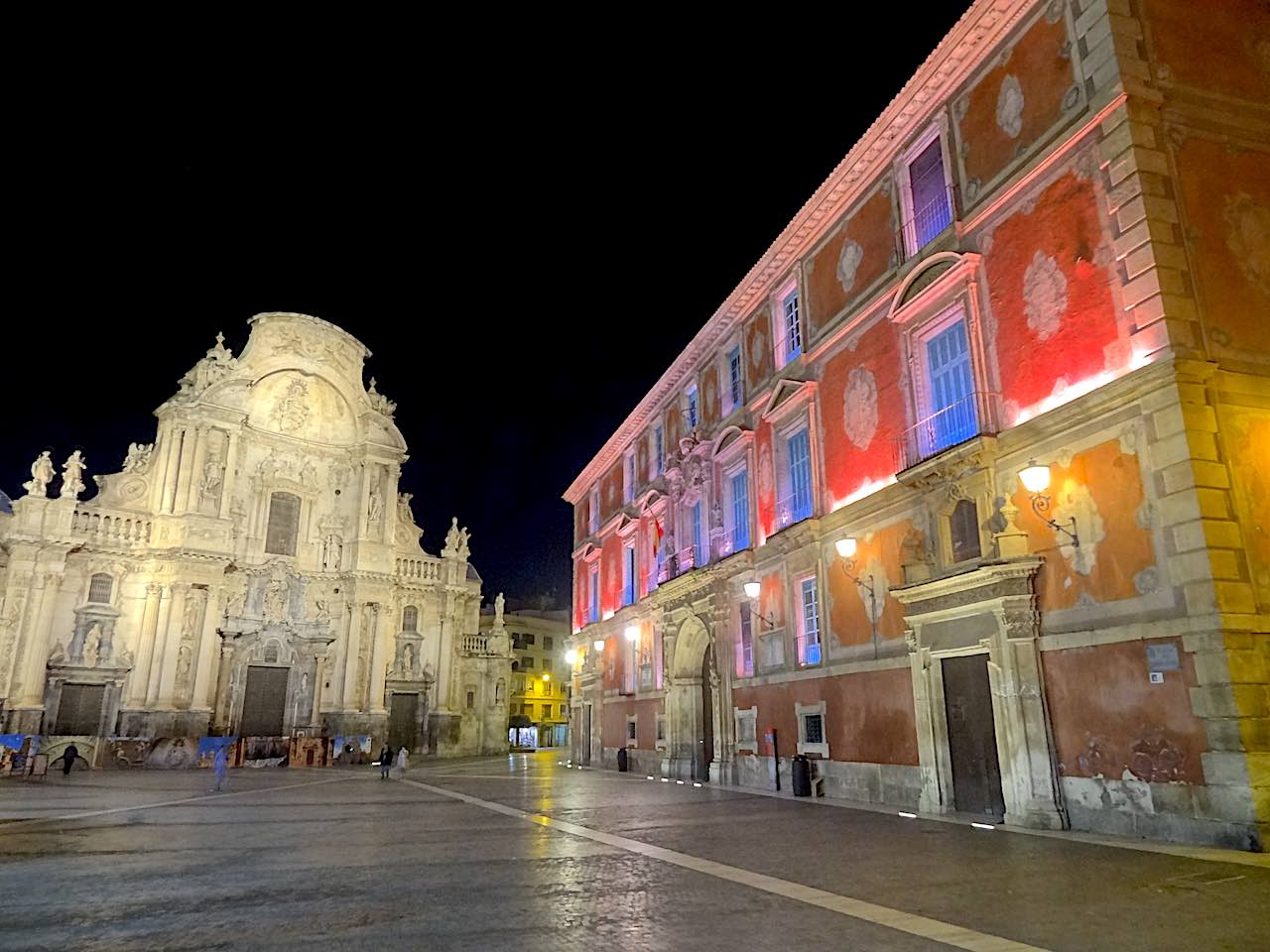 plaza Belluga de nuit à Murcie