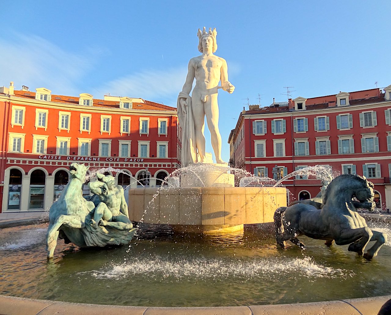 fontaine du soleil place Masséna