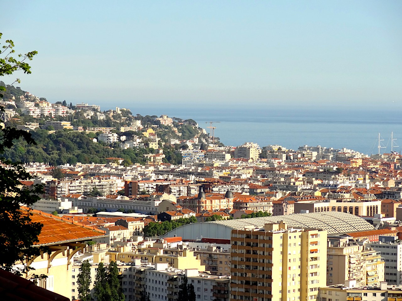 vue sur la mer et le mont Boron depuis Cimiez à Nice