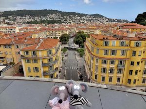 vue sur la place Garibaldi depuis le MAMAC à Nice