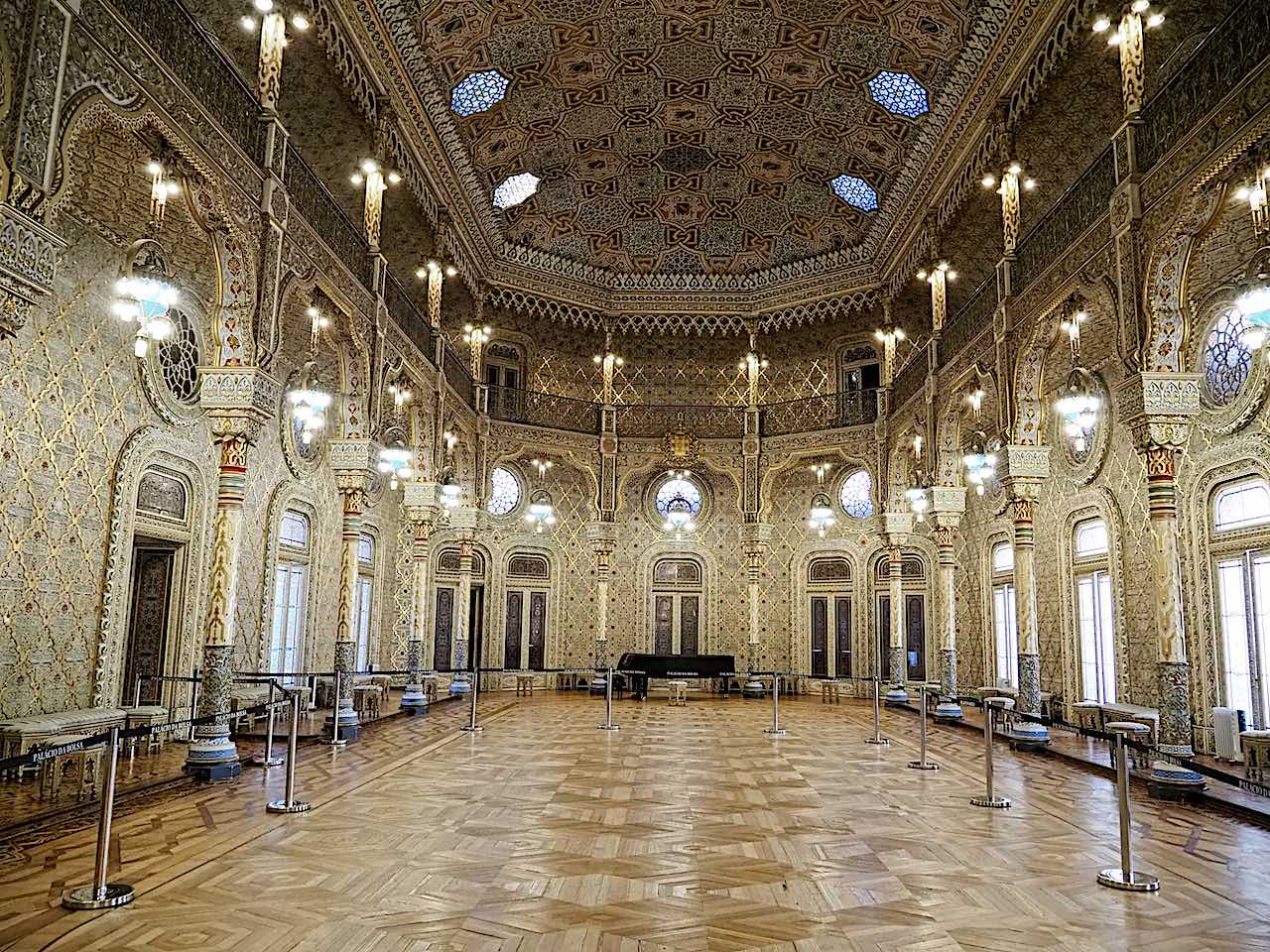 salon mauresque du palais de la bourse à Porto