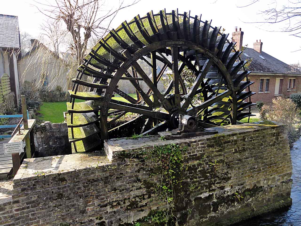 Paddle wheel on the Veules in Veules-les-Roses