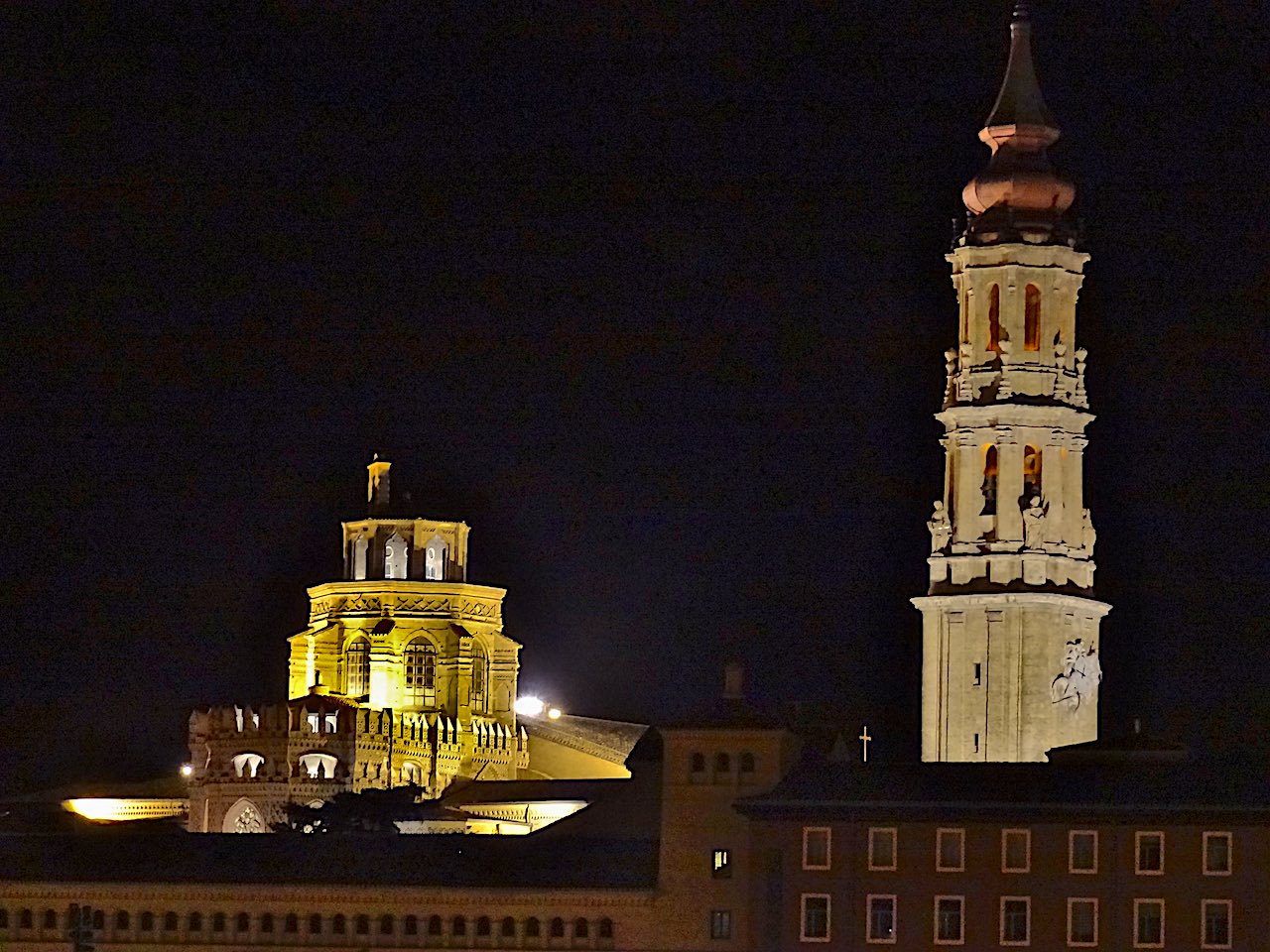 vue sur la cathédrale de Saragosse