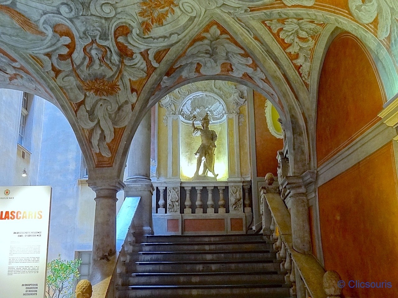 escalier du palais Lascaris à Nice