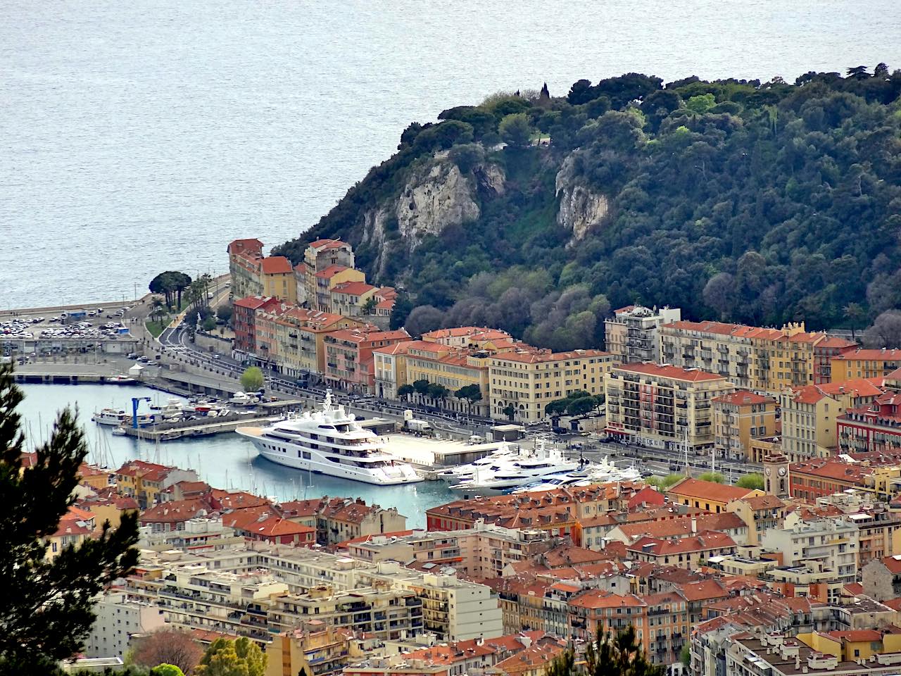 port de Nice vu depuis le mont vinaigrier