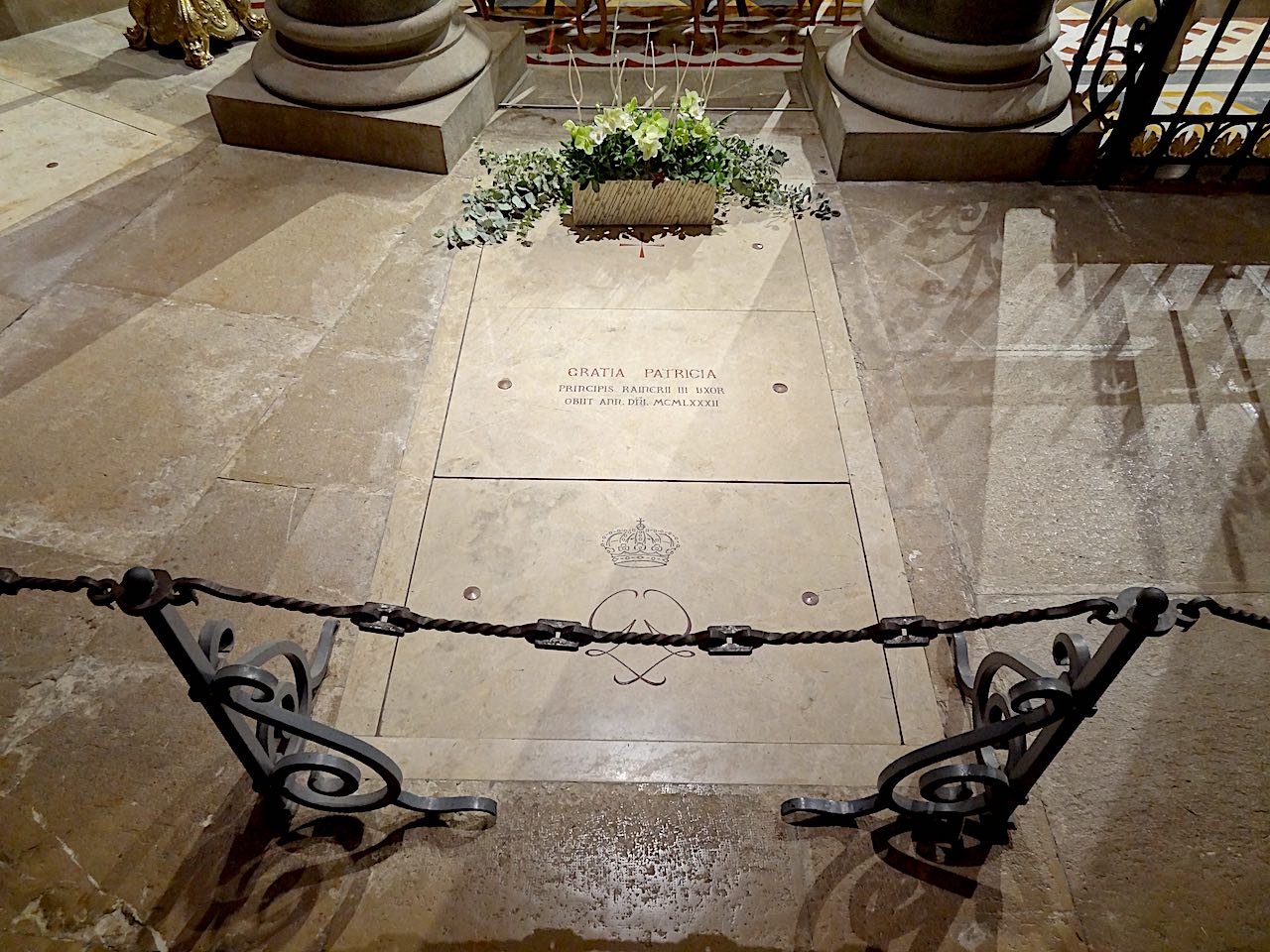 tombeau de Grace Kelly dans la cathédrale de Monaco