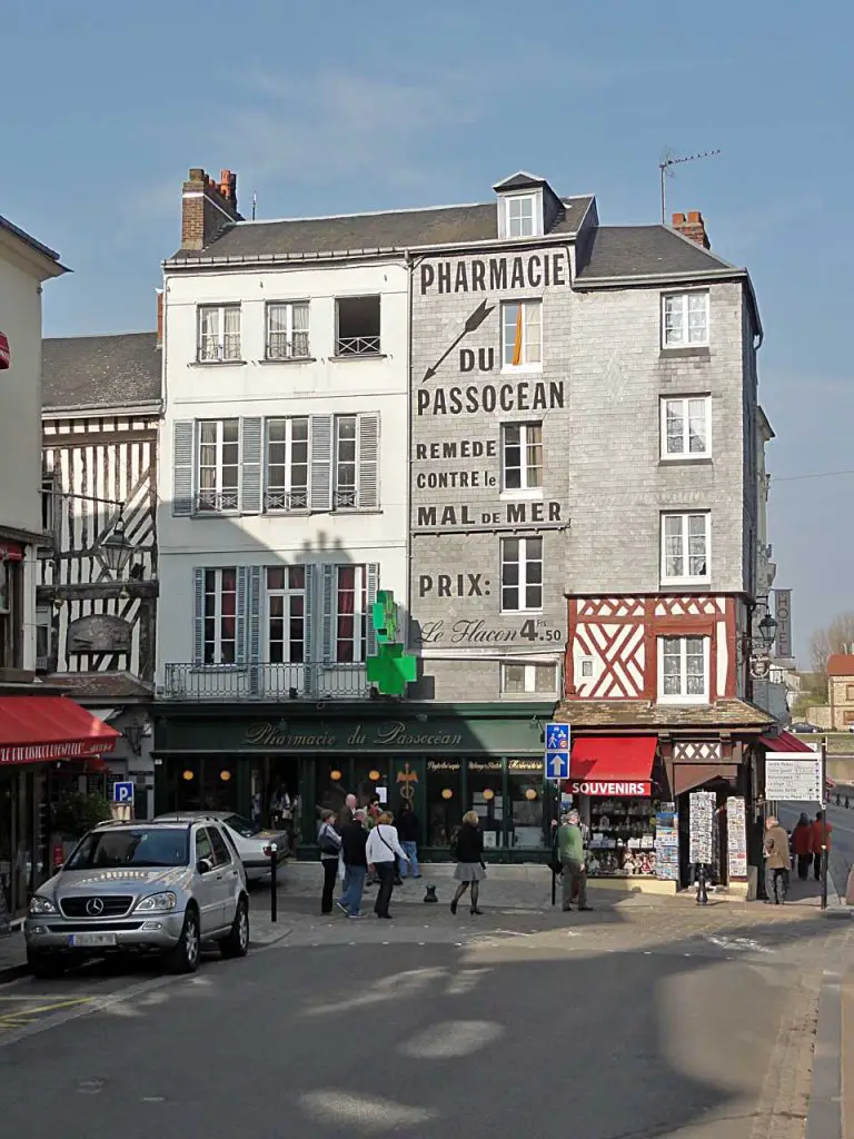 Ancienne pharmacie du Passocean à Honfleur