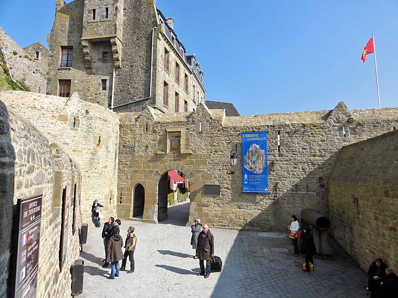 Cour fortifiée de la porte de l'Avancée au Mont Saint-Michel