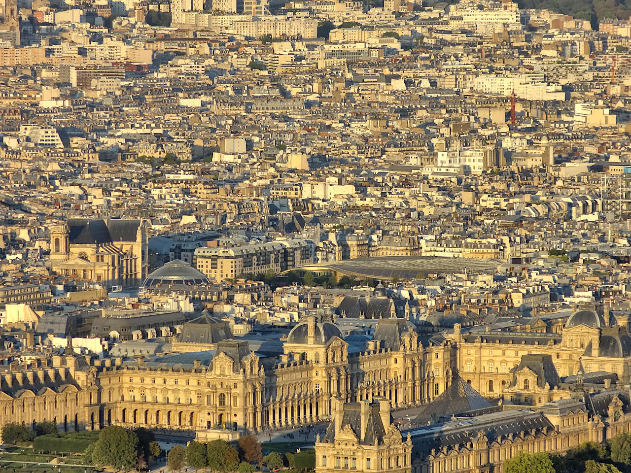 Louvre et canopée des Halles vus depuis la tour Eiffel