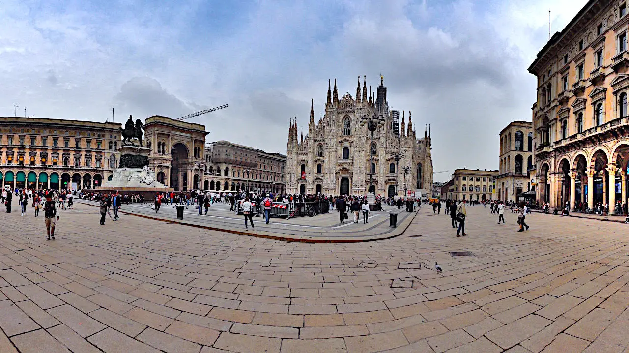 milan piazza duomo