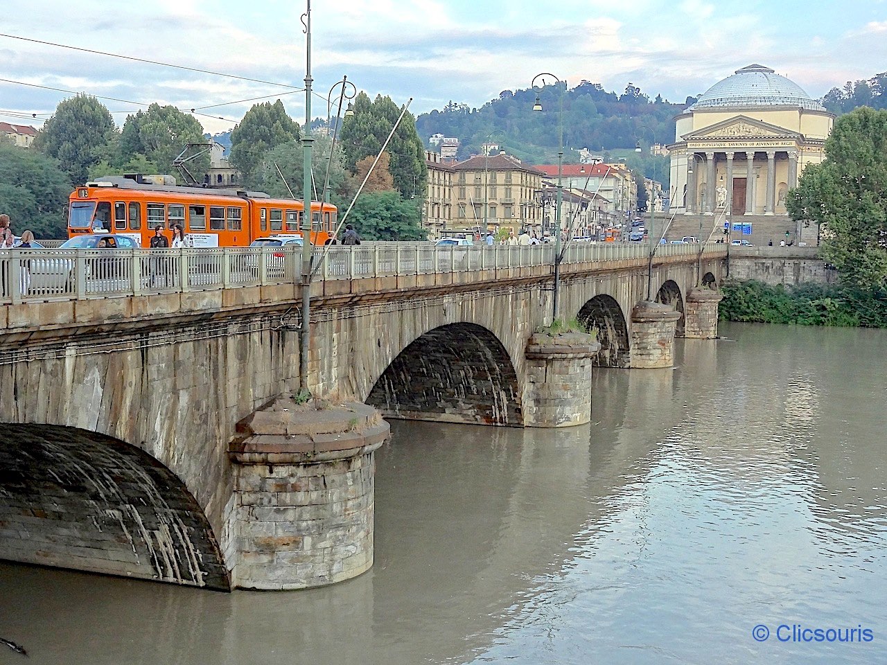 Pont et église Madre de Dio à Turin