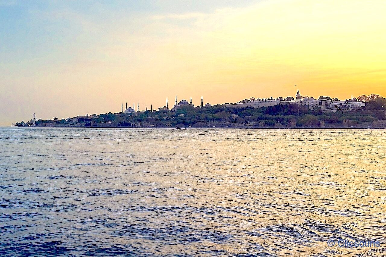 vue sur la ponte du sérail à Istanbul