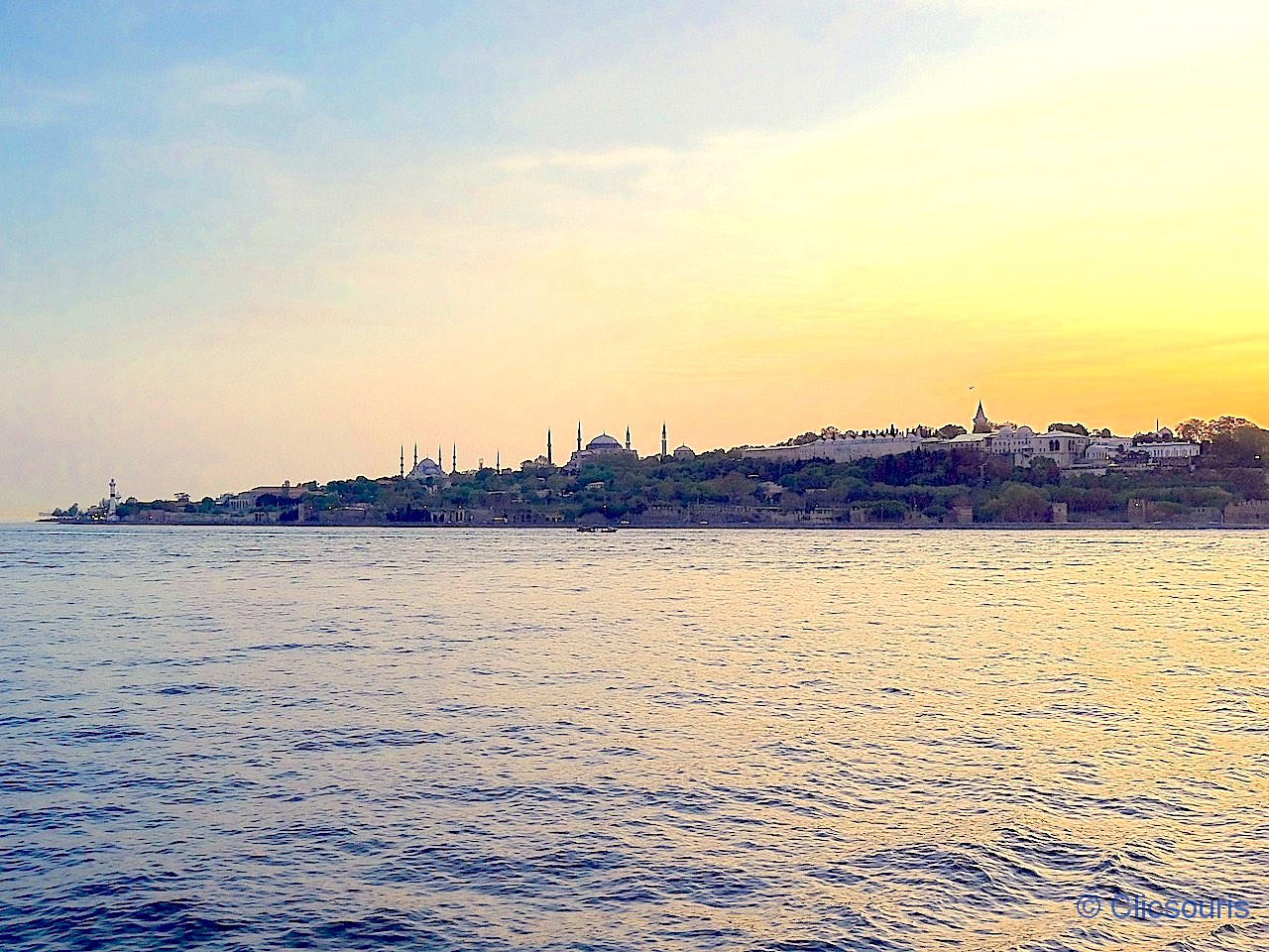 vue sur la ponte du sérail à Istanbul
