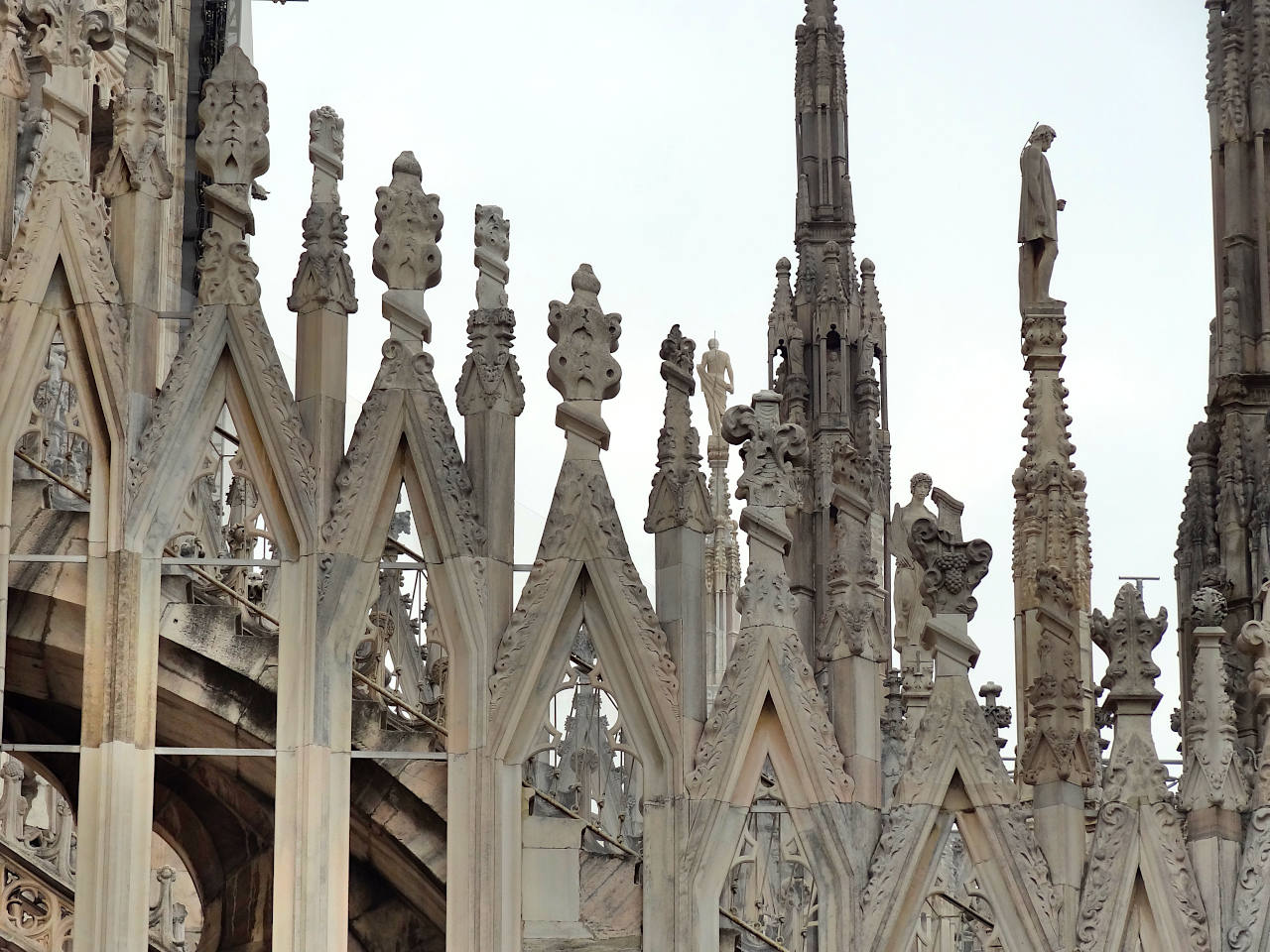 statues extérieurs du Duomo de Milan