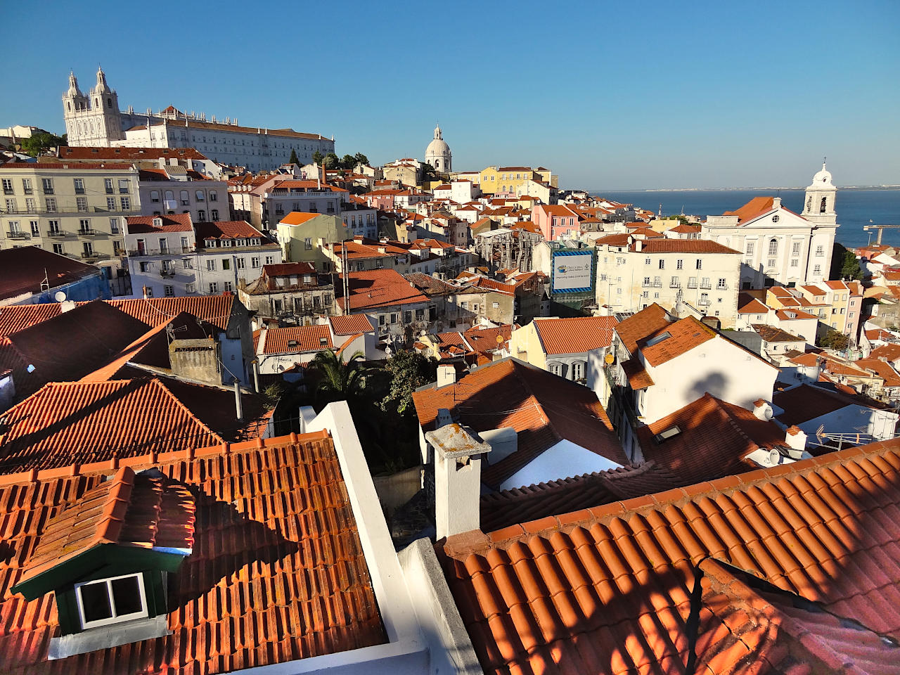vue depuis la mirador Santa Luzia à Lisbonne