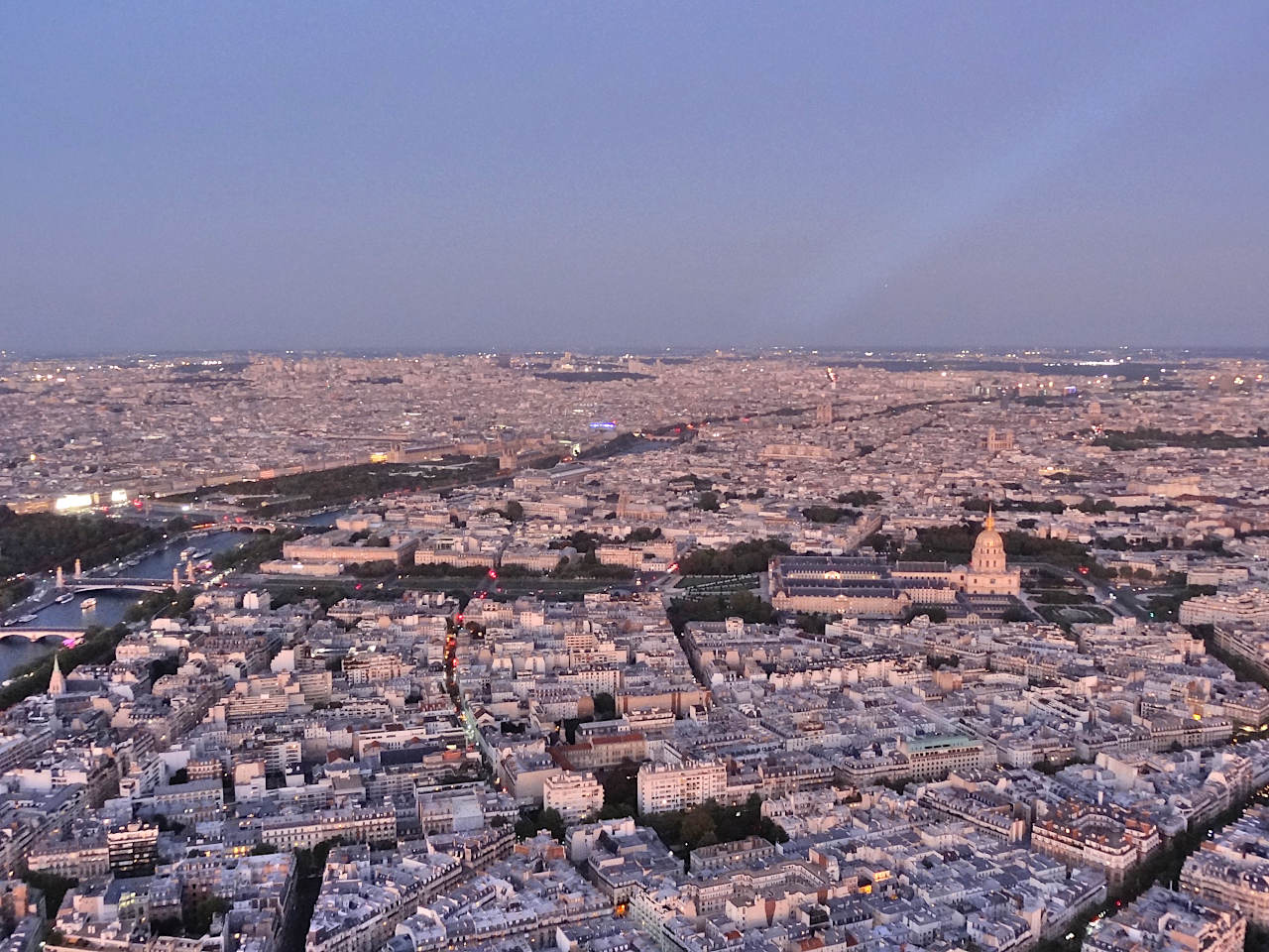 vue depuis la tour Eiffel au coucher de soleil