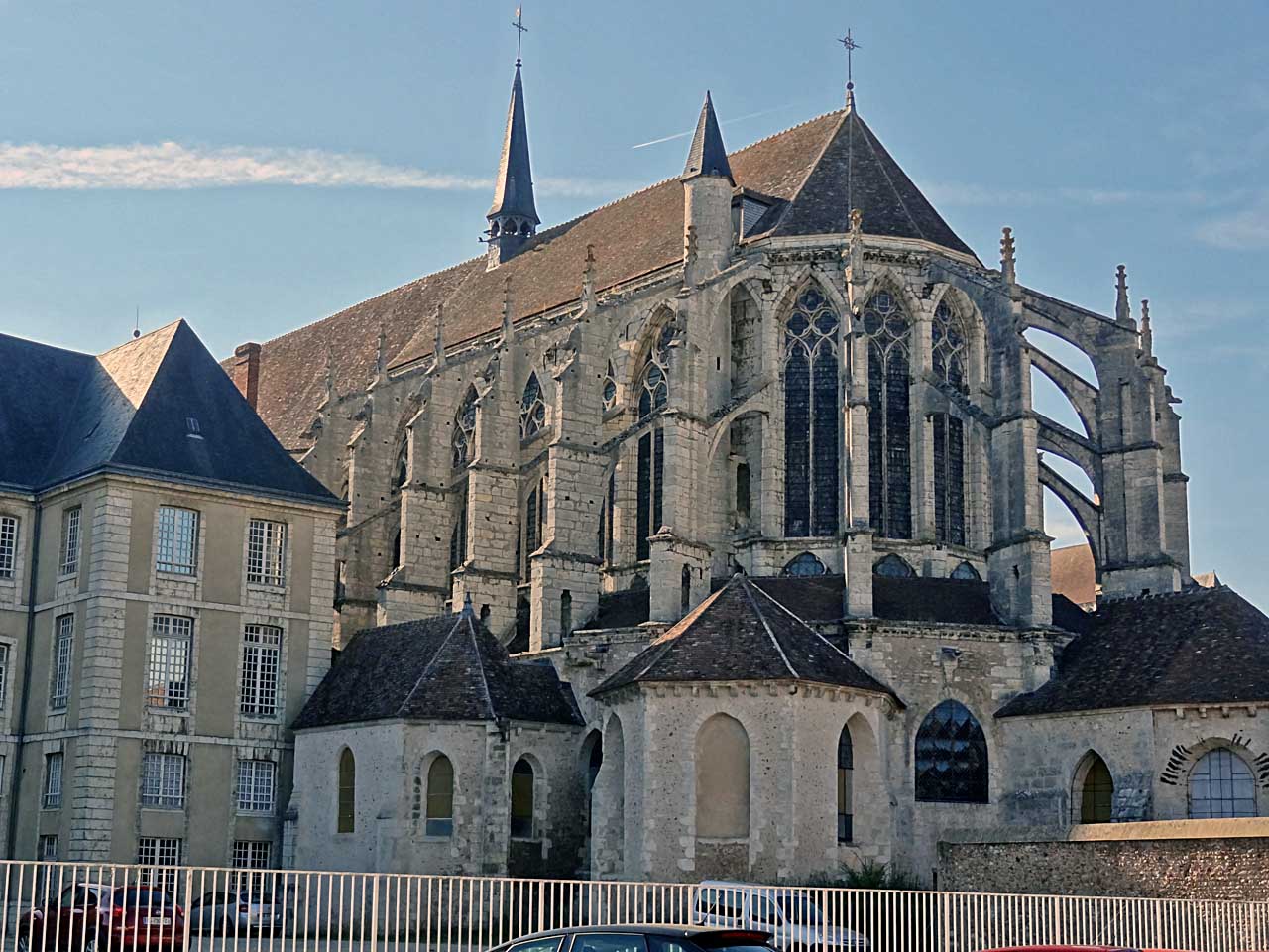 Église Saint-Pierre à Chartres