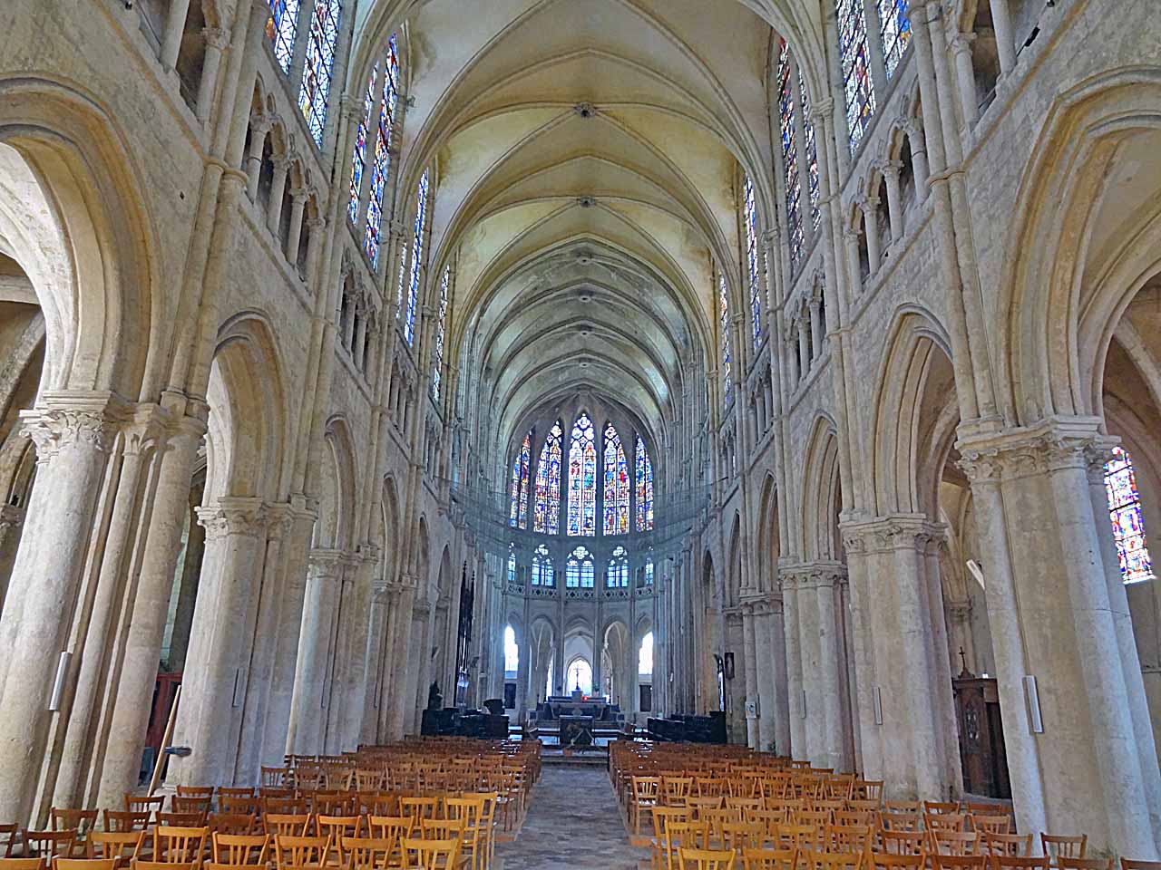 Nef de l'église Saint-Pierre à Chartres