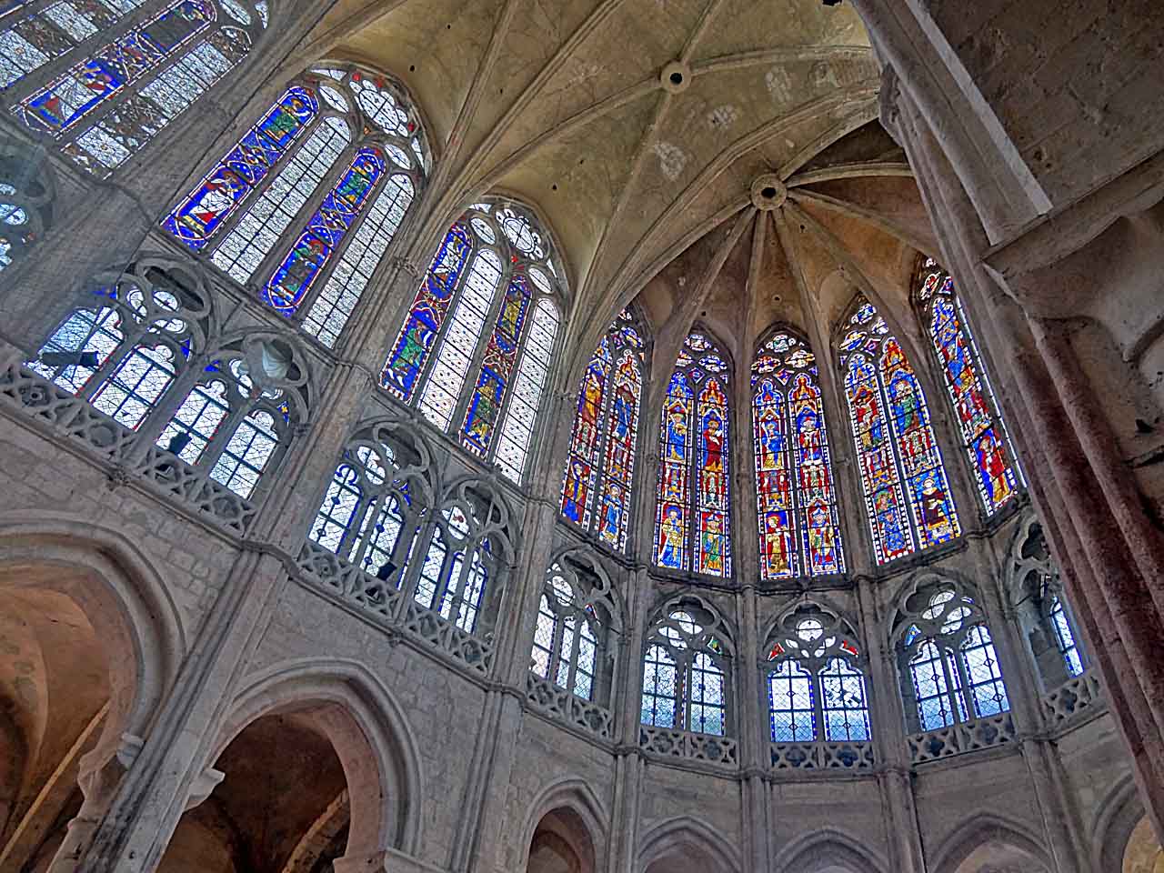 Vitraux du chœur de l'église Saint-Pierre à Chartres