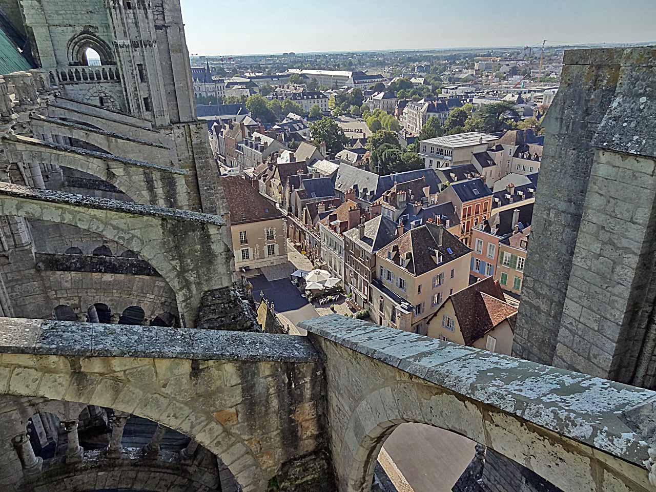 Arcs-boutants de la cathédrale de Chartres vus de la galerie