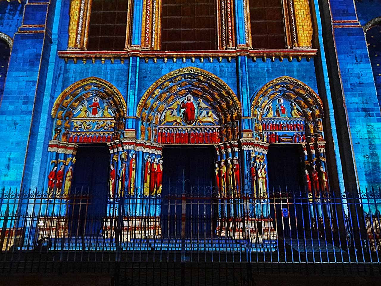 Portail principal de la cathédrale lors de "Chartres en lumières"