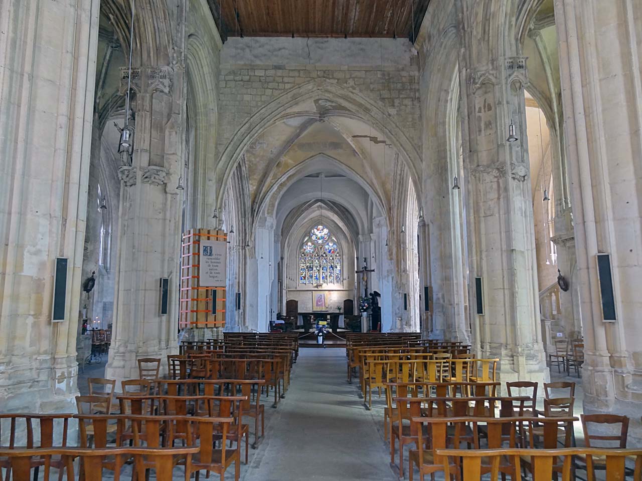 Nef de l'église Notre-Dame de Dives-sur-Mer