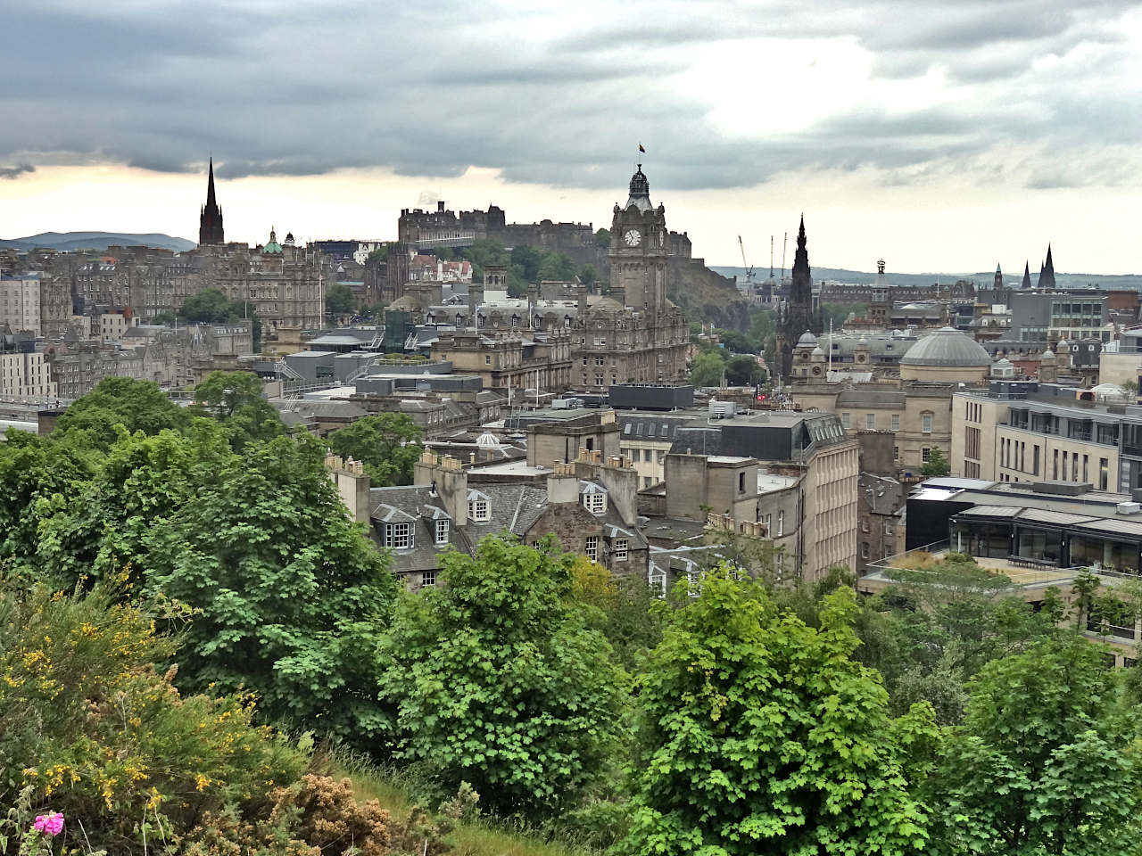 chateau vu depuis calton hill edimbourg