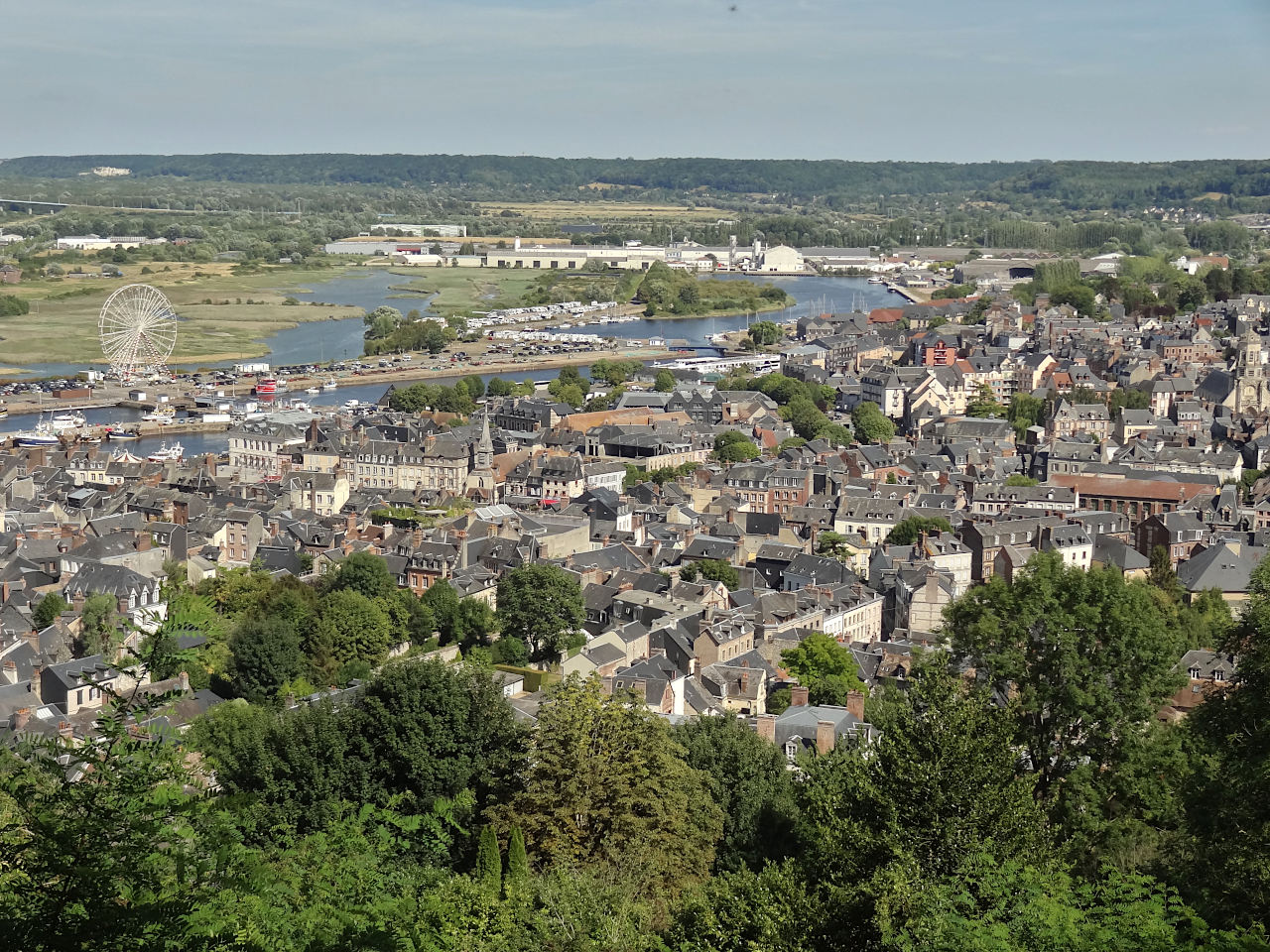 La vue sur Honfleur depuis le Mont-Joli