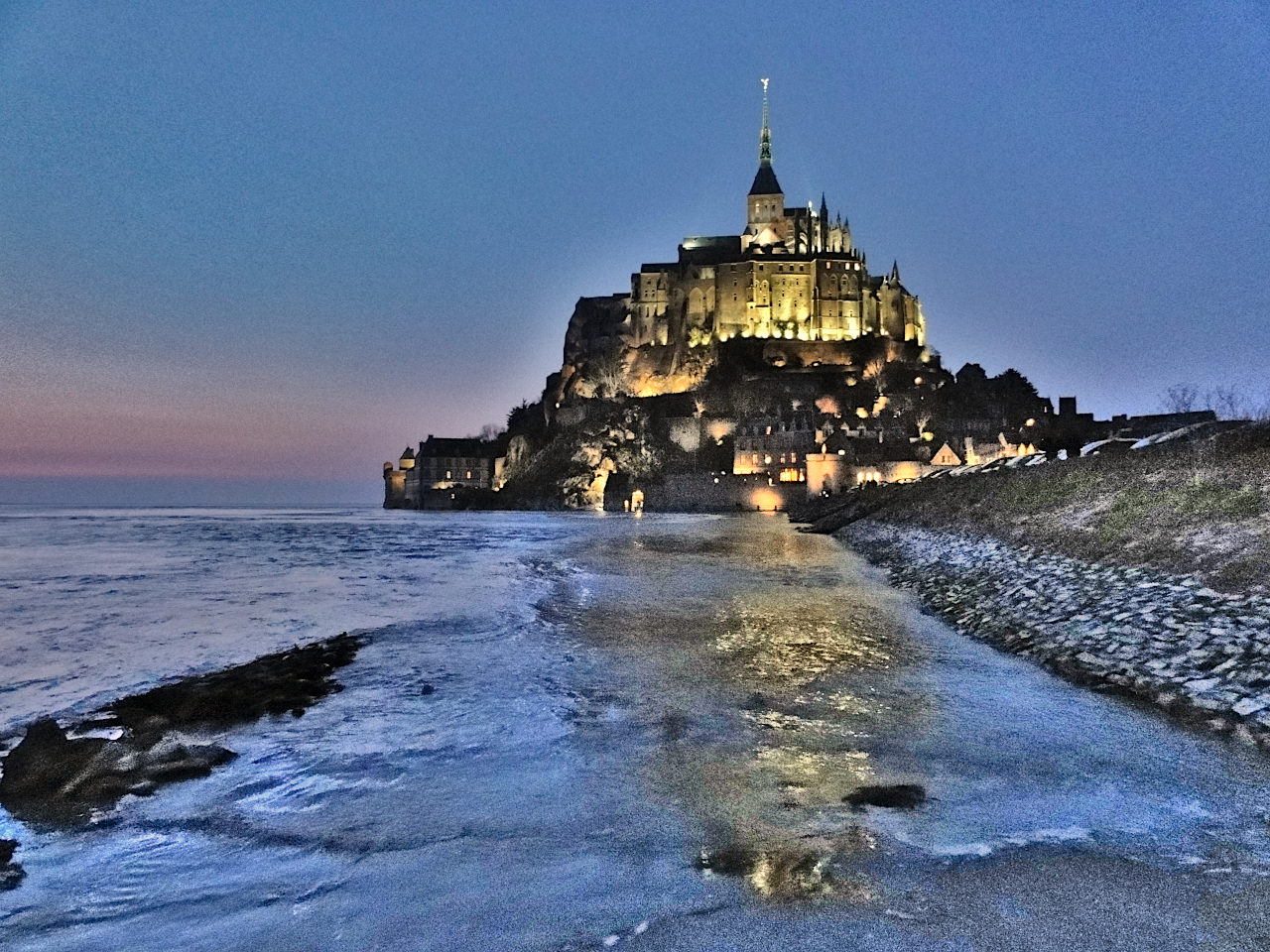 Mont Saint Michel de nuit