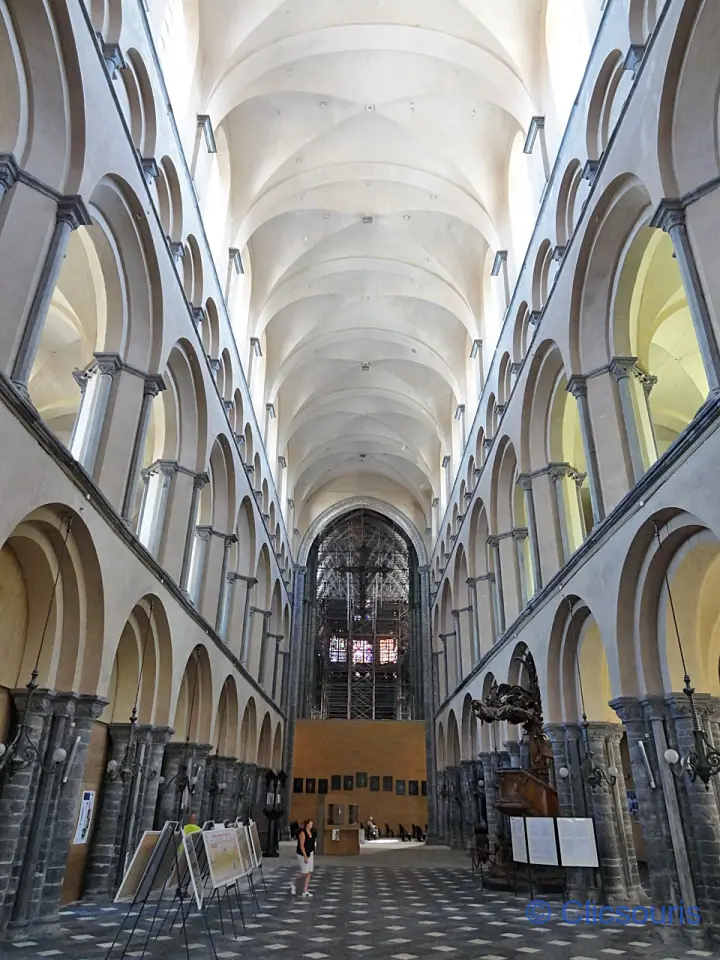 Nef de la cathédrale Notre-Dame de Tournai