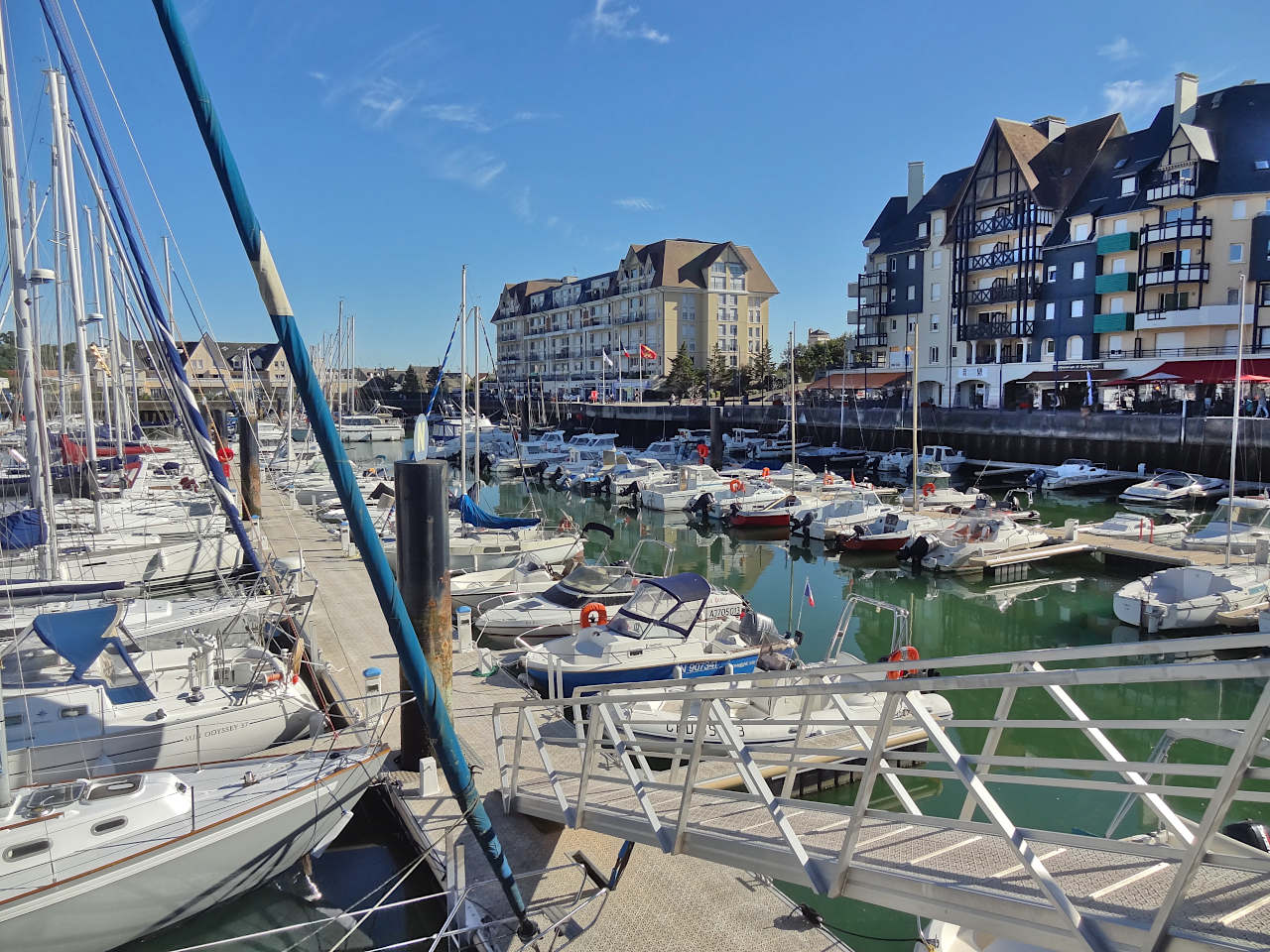 Dives-sur-Mer port Guillaume