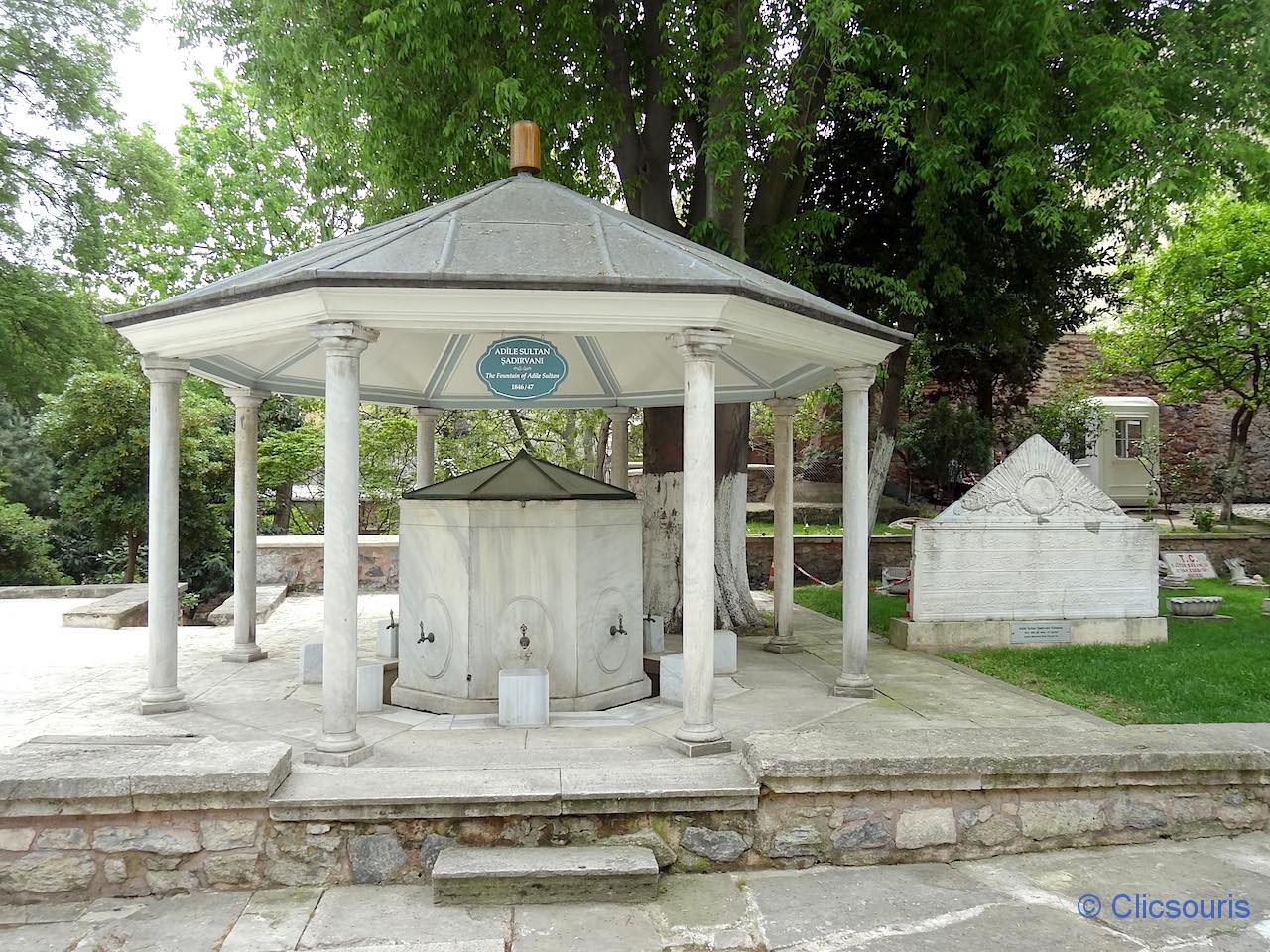 fontaine du musée des derviches tourneurs à Istanbul