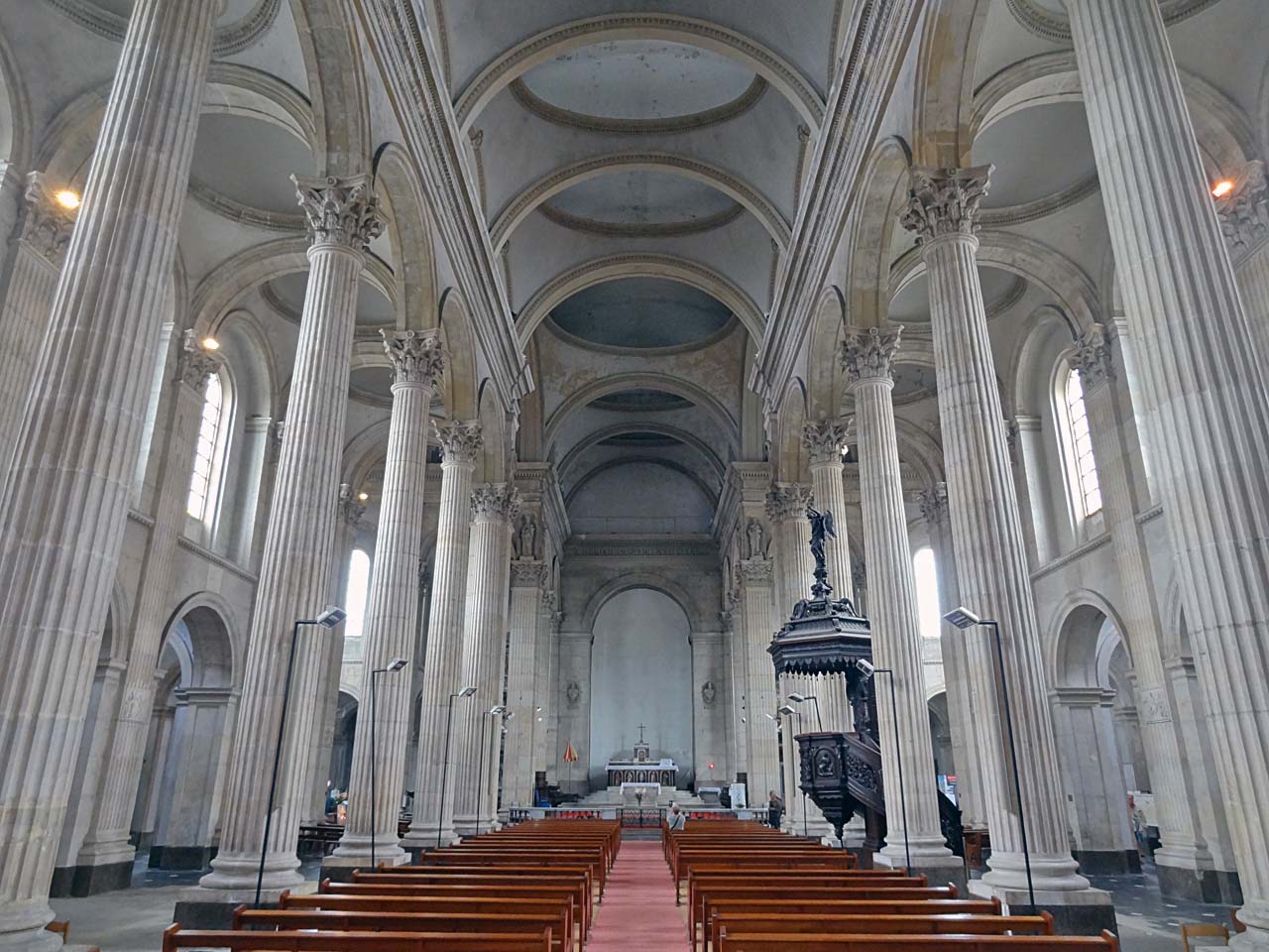 Nef de la basilique de Boulogne-sur-Mer