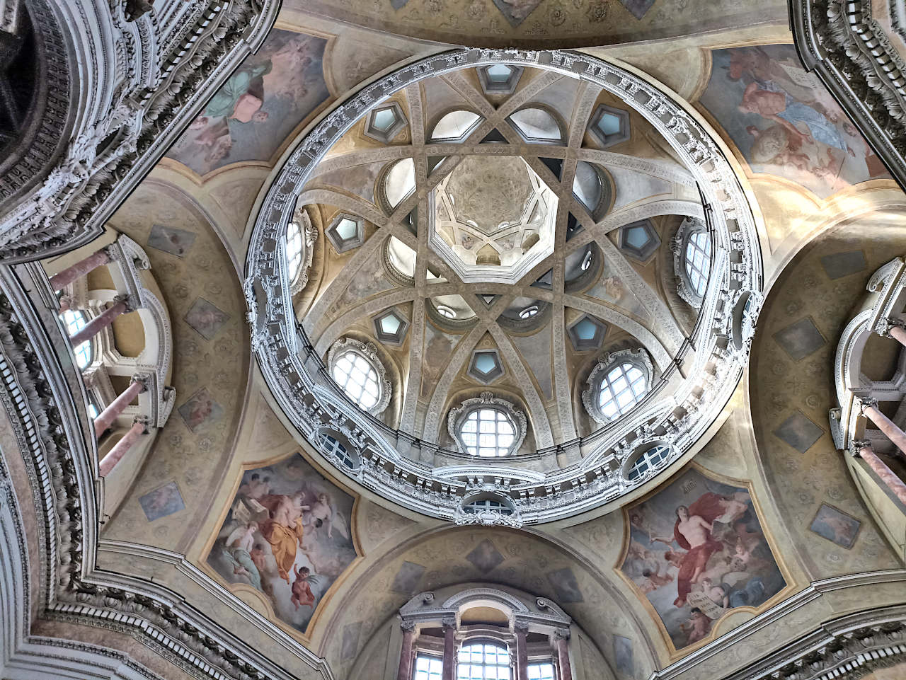 coupole de l'église San Lorenzo de Turin